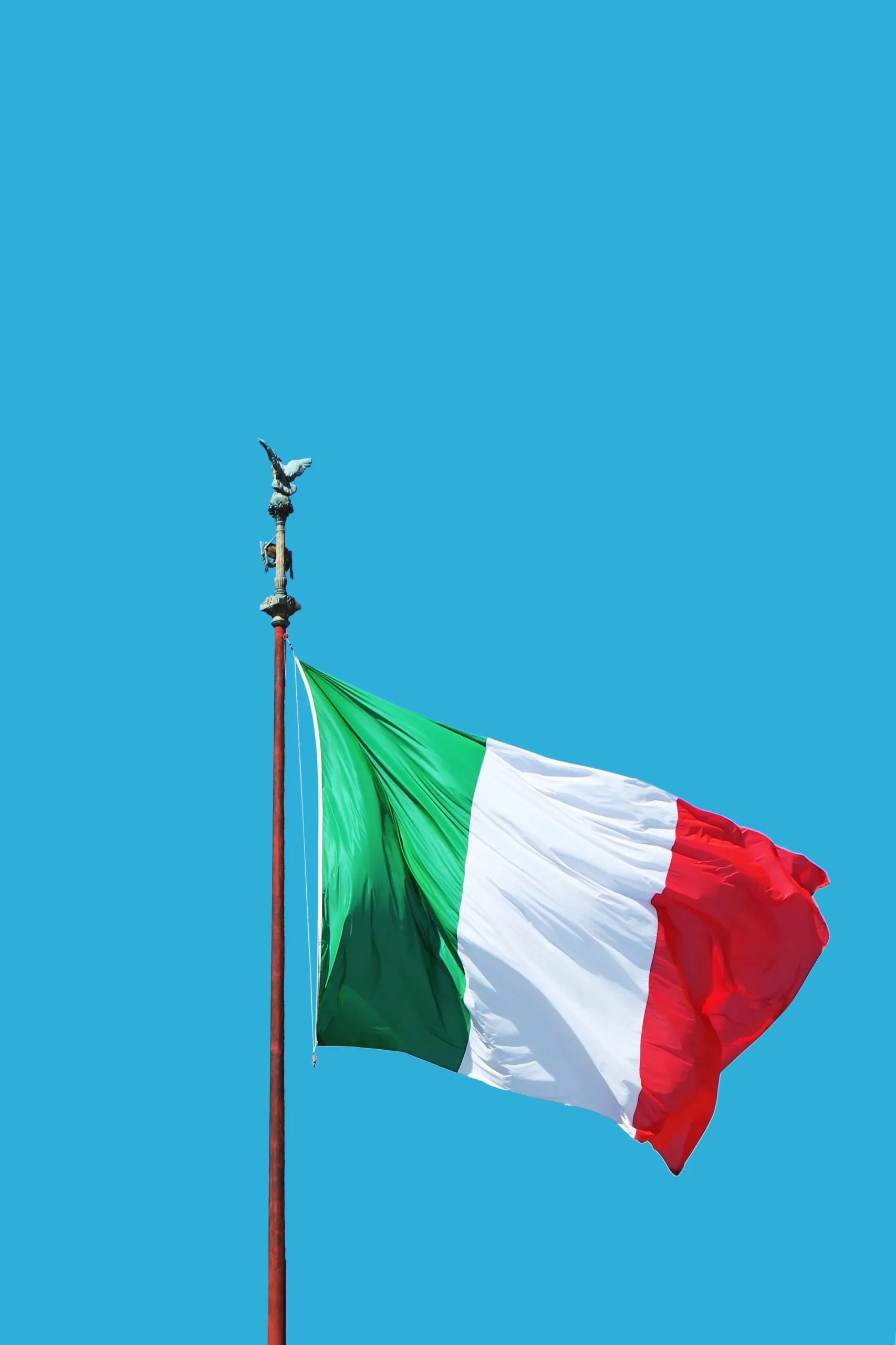 Bandiera tricolore al vento