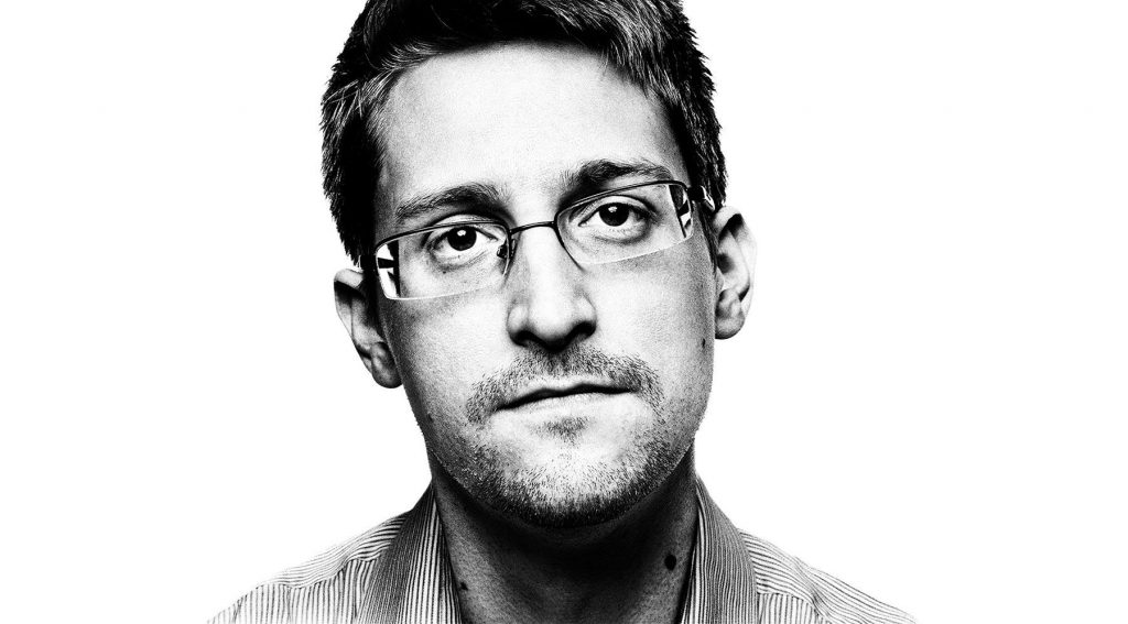 Edward Snowden e lo scandalo della sorveglianza di massa su Internet.