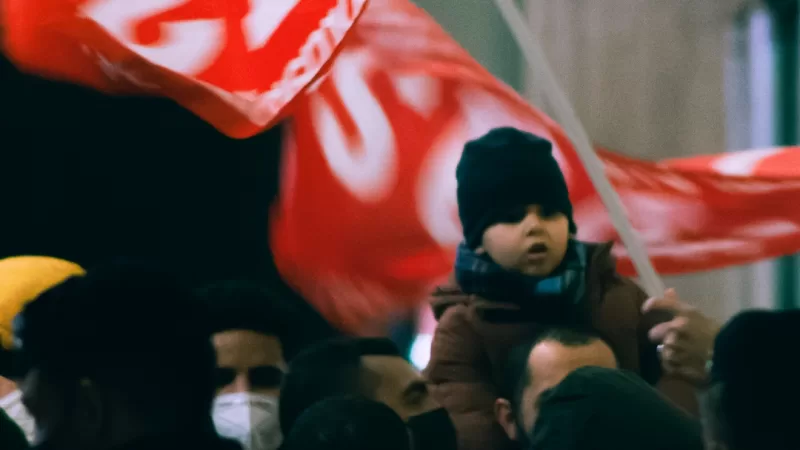 Foto scattata a gennaio 2022 durante lo sciopero dei corrieri davanti a Zara in via Roma a Torino.